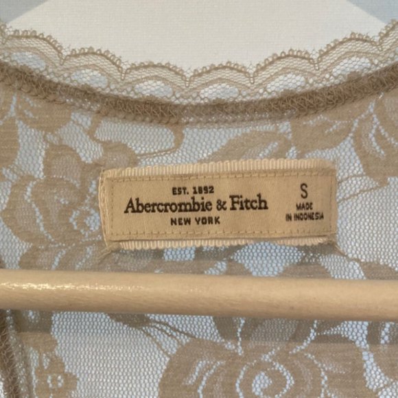NWT Abercrombie & Fitch Caily Floral Lace Stretch Light Grey Tank Women's S - Picture 4 of 6